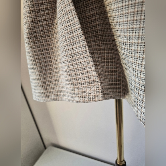 DKNY Double-Breasted Blazer| branded Buttons. Microplaid,white,beige,black. 8 - Picture 7 of 14